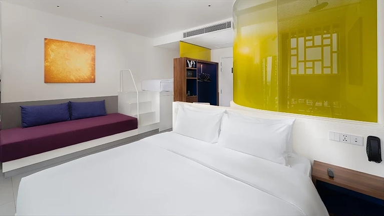 Signature Wink Family Room