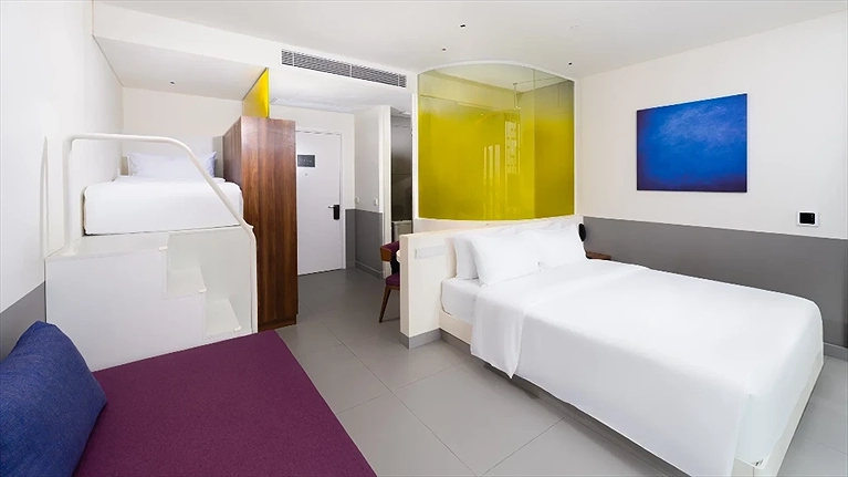 Signature Wink Family Room