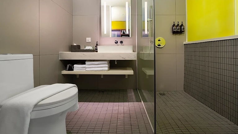 Signature Wink Family Room