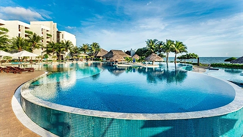 Hồ bơi ngoài trời