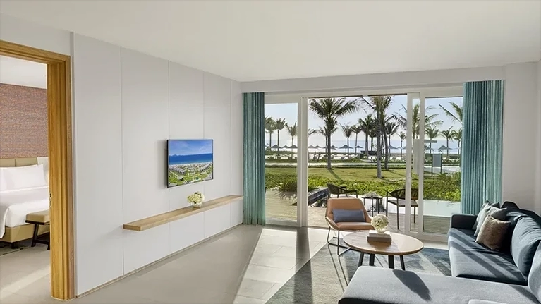 Căn Pavillion sát biển