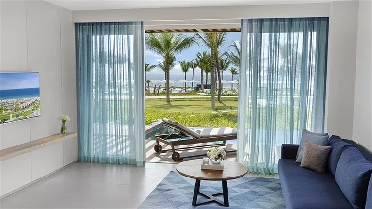 Căn Pavillion sát biển