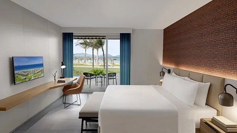 Căn Pavillion sát biển