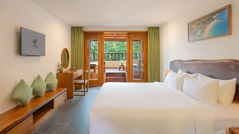 Beachfront Sharing Pool Villa	