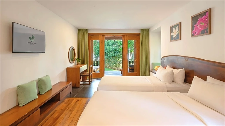 Beachfront Sharing Pool Villa	