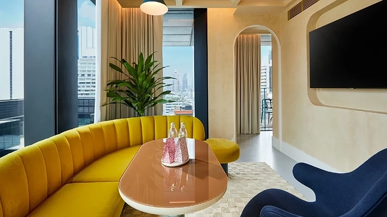 Thư giãn tại sofa êm ái