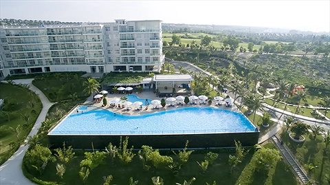 Hồ bơi ngoài trời