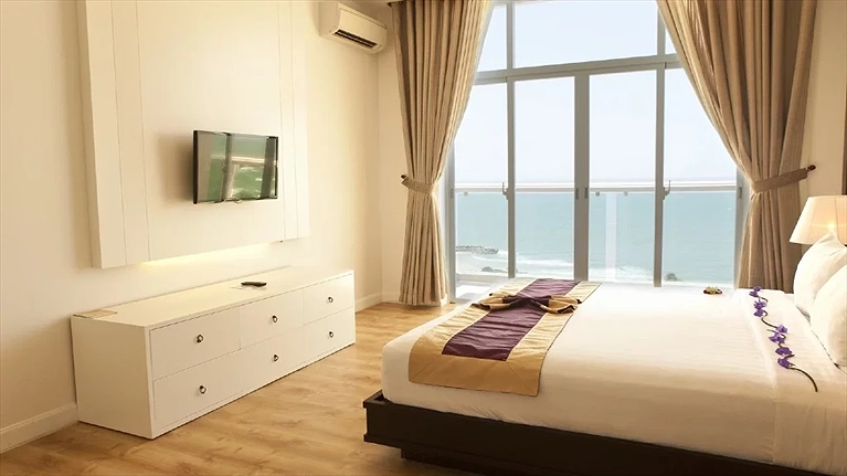 Three Bedrooms Apartment