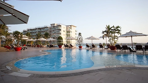 Hồ bơi ngoài trời