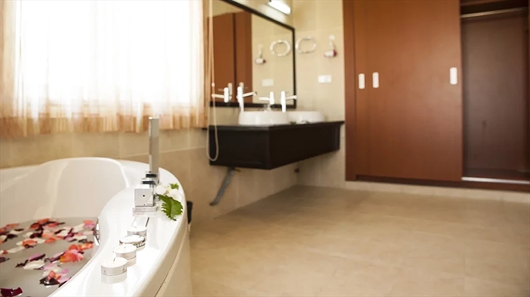 Nhà vệ sinh phòng master