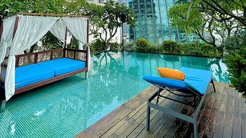 Hồ bơi tầng thượng