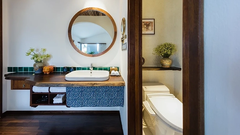 Serene Corner Suite Room