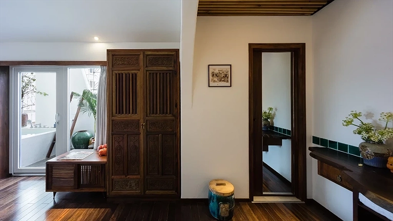 Serene Corner Suite Room