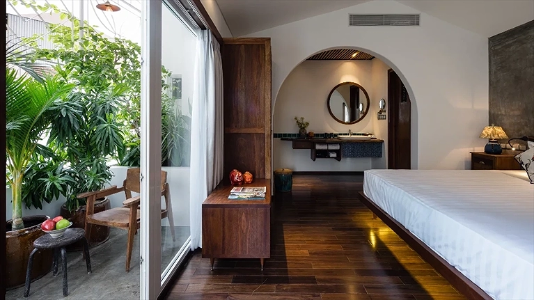 Serene Corner Suite Room