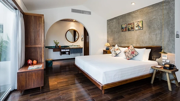 Serene Corner Suite Room