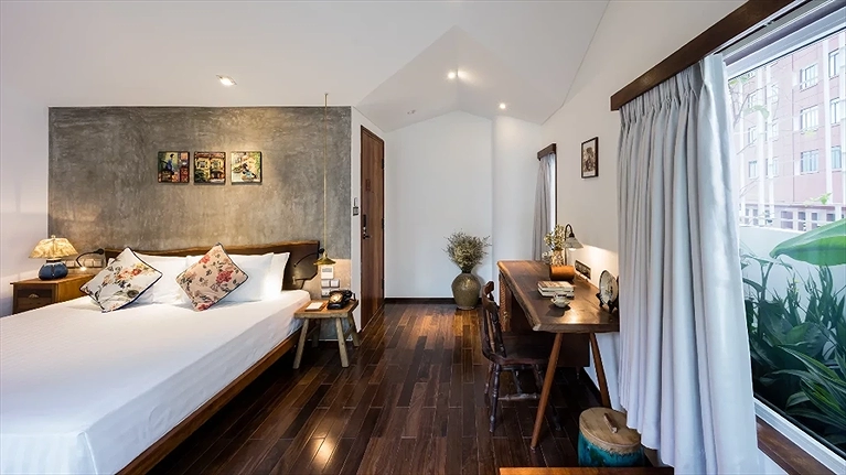 Serene Corner Suite Room