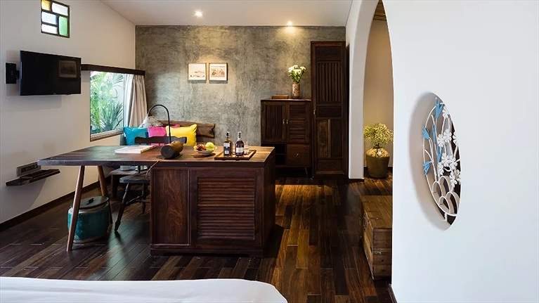 Serene Corner Suite Room