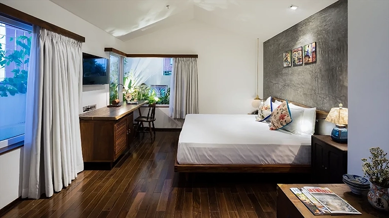 Serene Corner Suite Room