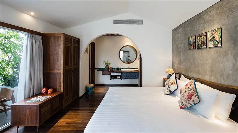 Serene Corner Suite Room