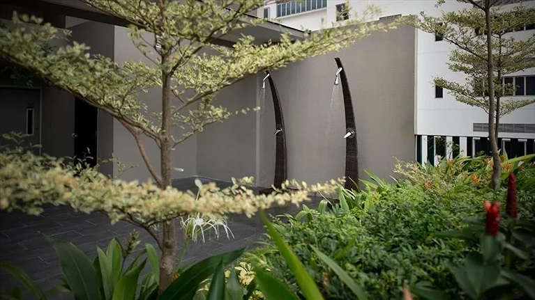 Sảnh cạnh hồ bơi