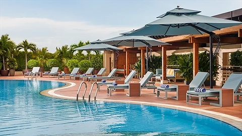 Hồ bơi ngoài trời