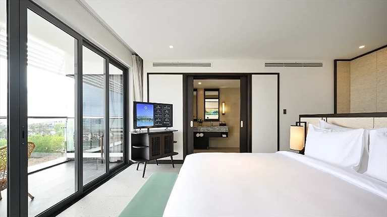 Junior Suite King Garden View