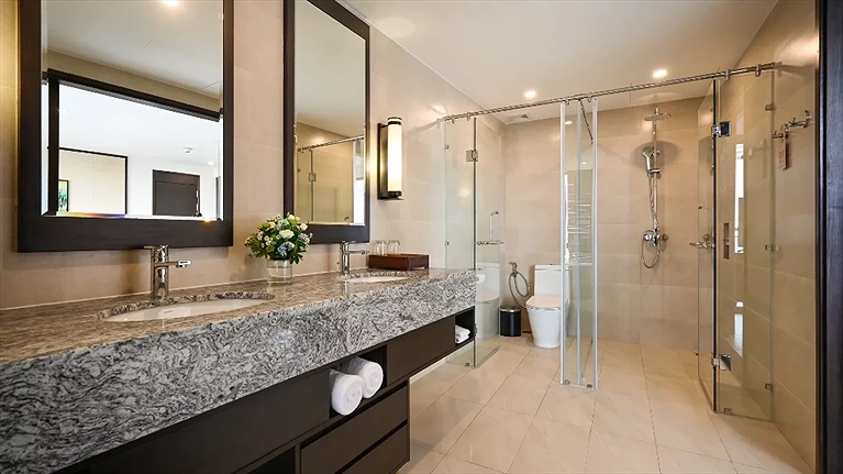 Junior Suite King Garden View