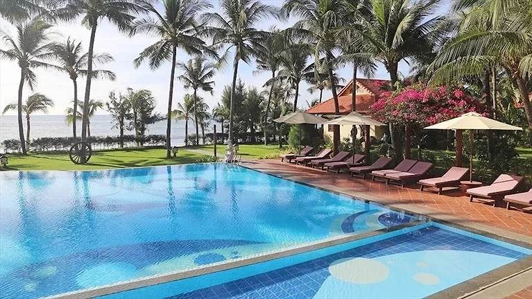 Hồ bơi ngoài trời