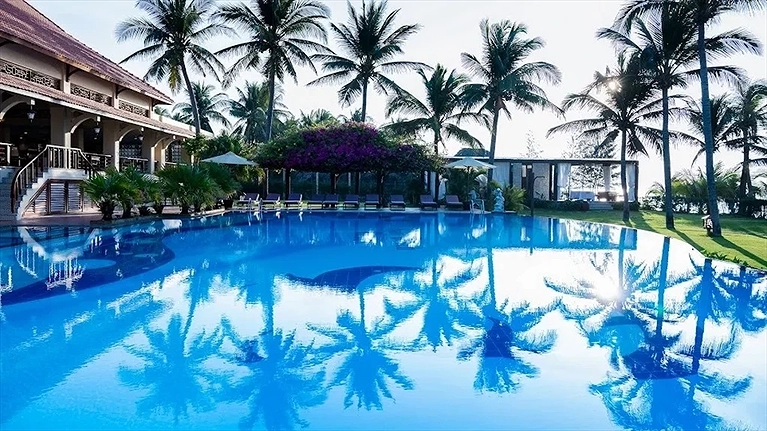 Hồ bơi ngoài trời