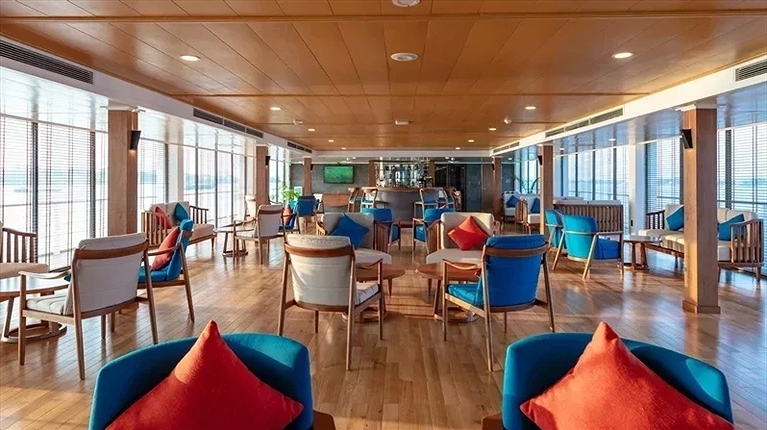 Lounge thưởng thức cocktail và âm nhạc