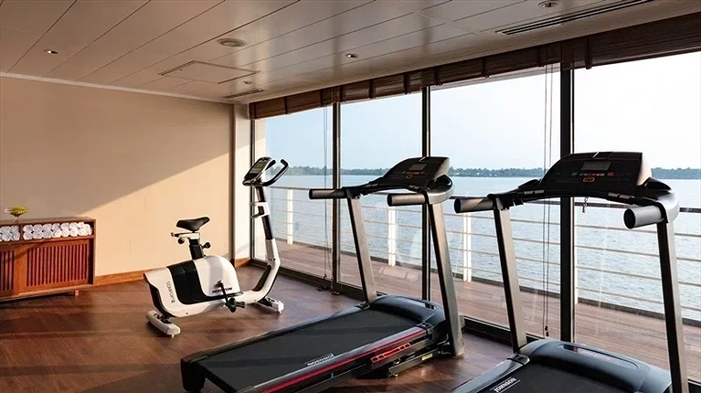 Lounge thưởng thức cocktail và âm nhạc