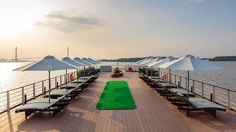 Giải trí đẳng cấp với sân golf mini giữa sông nước
