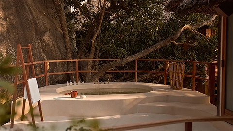 Đặc biệt tại Rock Retreat có một bồn tắm "lộ thiên" rất thơ