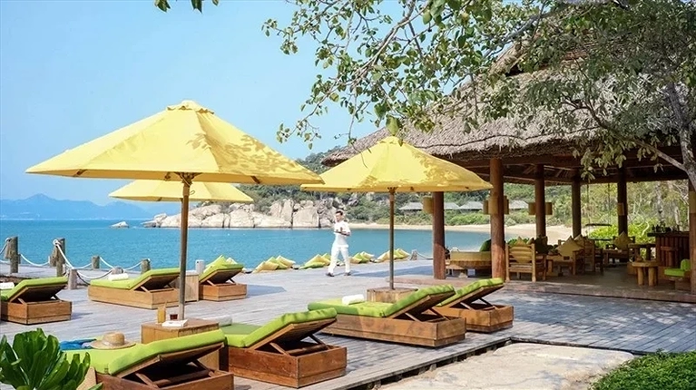 Drinks By The Beach, nơi khách hàng có thể dừng chân, nhâm nhi một ly nước mát lạnh và tận hưởng không gian trong lành