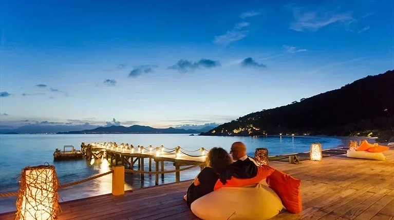 Hoặc cùng người thương tận hưởng thời gian nhẹ nhàng cùng nhìn ánh nắng tắt dần