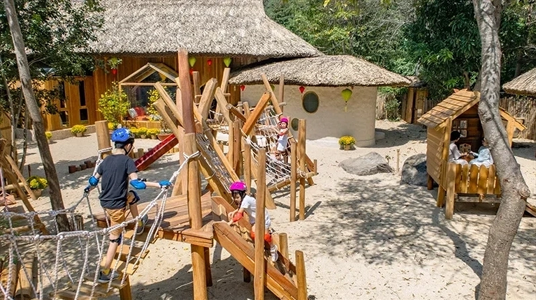 Với không gian trong nhà và ngoài trời, Voọc Village có thể đáp ứng mọi nhu cầu của các "Thượng đế nhí"
