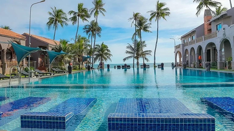 Hồ bơi ngoài trời