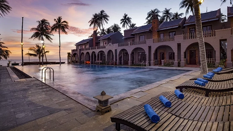 Hồ bơi ngoài trời