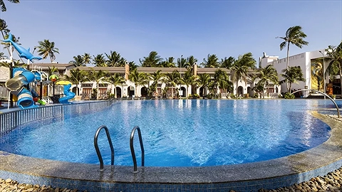 Hồ bơi ngoài trời