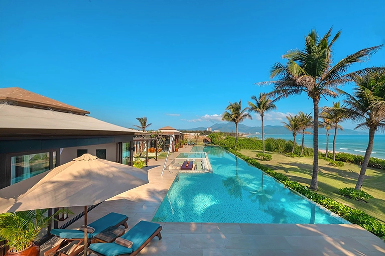 Hạng phòng Grand Beach Pool Villa 4BR