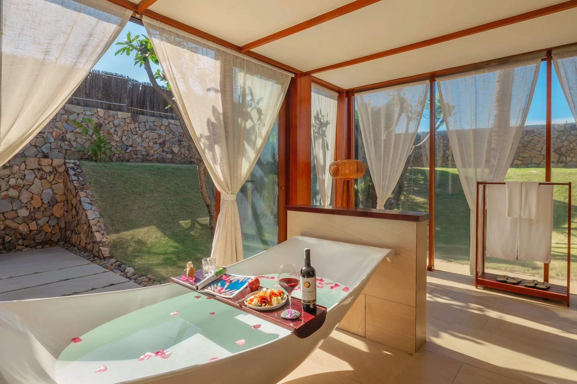Hạng phòng Grand Beach Pool Villa 4BR