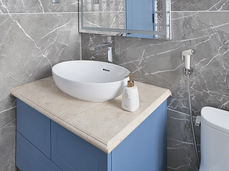 Giường Đôi Ban Công Hướng Phố