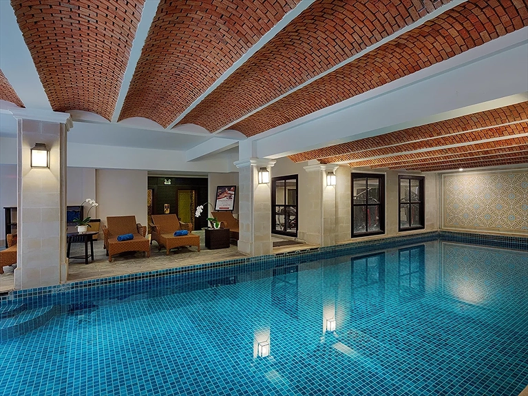 Hồ bơi trong nhà