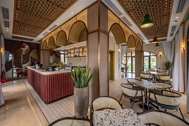 Faro Cafe - bên trong đài quan sát