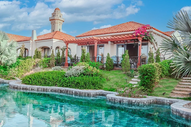 Quang cảnh bên ngoài phòng Premier Pool Access