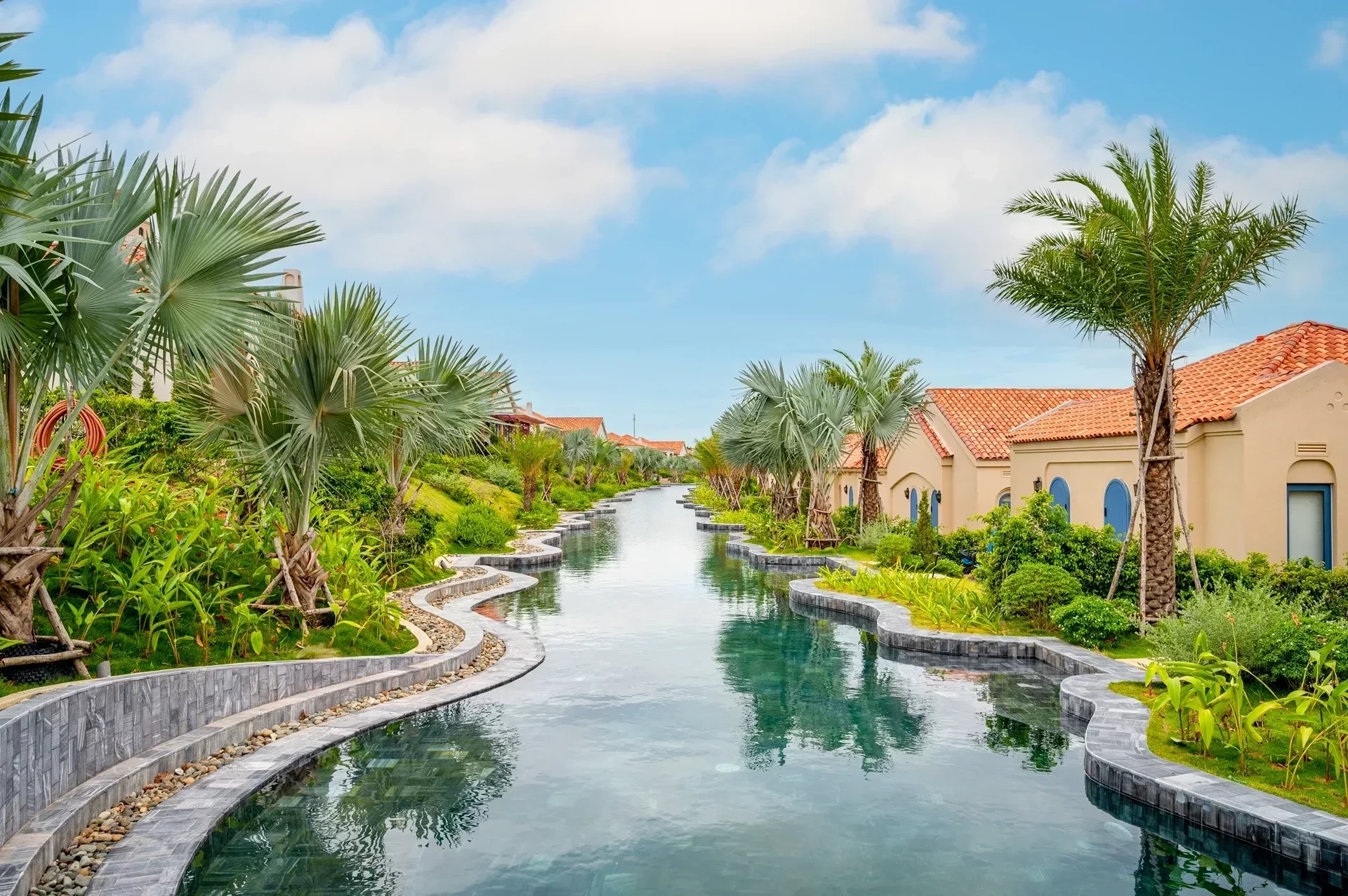 Quang cảnh bên ngoài phòng Premier Pool Access