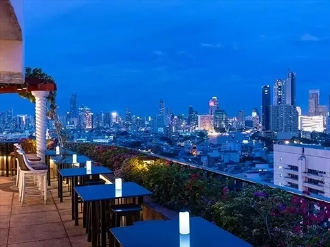 Ngắm nhìn sông Chao Phraya huyền thoại tại nhà hàng Sky tầng 23