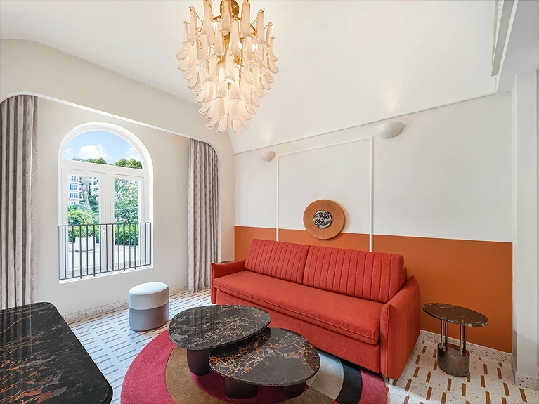 Phòng khách Deluxe King Room