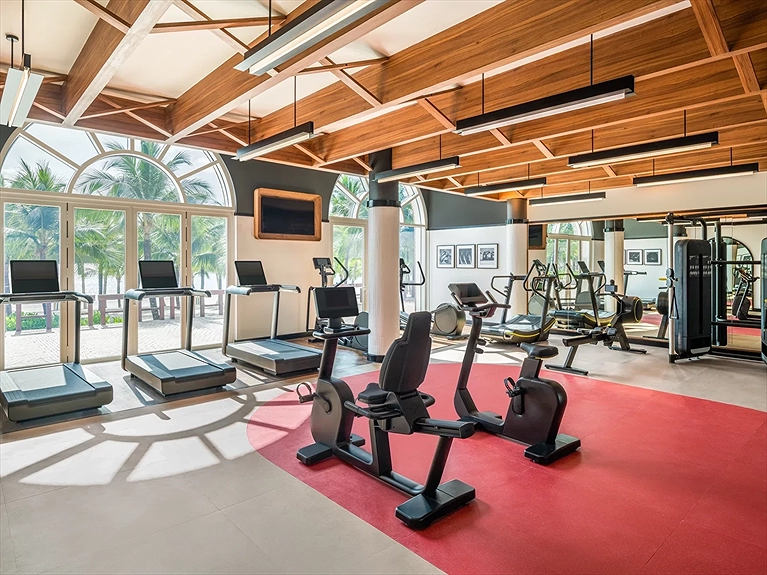 Phòng gym trong nhà