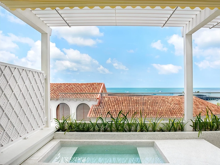 Hồ ngâm phòng Capri Terrace